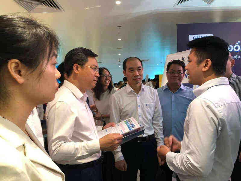 tham-quan-gian-hang.jpg