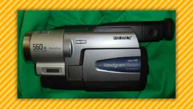 Năm 1998 Sony vô tình bán được 700.000 máy quay phim có thể nhìn xuyên qua quần áo!- Ảnh 3. Năm 1998 Sony vô tình bán được 700.000 máy quay phim có thể nhìn xuyên qua quần áo!- Ảnh 3.