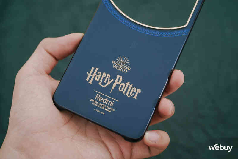 Trên tay điện thoại Xiaomi Harry Potter cho các Potterheads: Giá gần 11 triệu đồng nhưng "đáng từng đồng"- Ảnh 14. Trên tay điện thoại Xiaomi Harry Potter cho các Potterheads: Giá gần 11 triệu đồng nhưng "đáng từng đồng"- Ảnh 14.