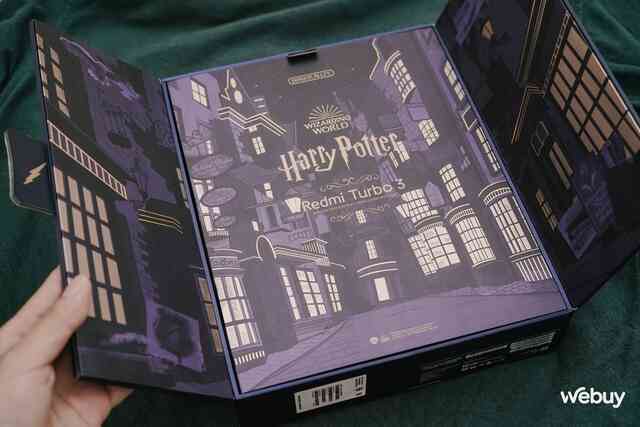 Trên tay điện thoại Xiaomi Harry Potter cho các Potterheads: Giá gần 11 triệu đồng nhưng "đáng từng đồng"- Ảnh 4. Trên tay điện thoại Xiaomi Harry Potter cho các Potterheads: Giá gần 11 triệu đồng nhưng "đáng từng đồng"- Ảnh 4.
