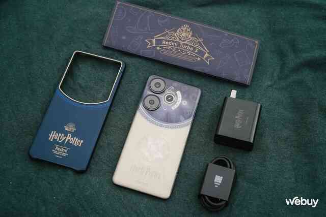 Trên tay điện thoại Xiaomi Harry Potter cho các Potterheads: Giá gần 11 triệu đồng nhưng "đáng từng đồng"- Ảnh 5. Trên tay điện thoại Xiaomi Harry Potter cho các Potterheads: Giá gần 11 triệu đồng nhưng "đáng từng đồng"- Ảnh 5.