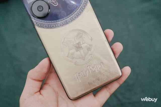 Trên tay điện thoại Xiaomi Harry Potter cho các Potterheads: Giá gần 11 triệu đồng nhưng "đáng từng đồng"- Ảnh 10. Trên tay điện thoại Xiaomi Harry Potter cho các Potterheads: Giá gần 11 triệu đồng nhưng "đáng từng đồng"- Ảnh 10.