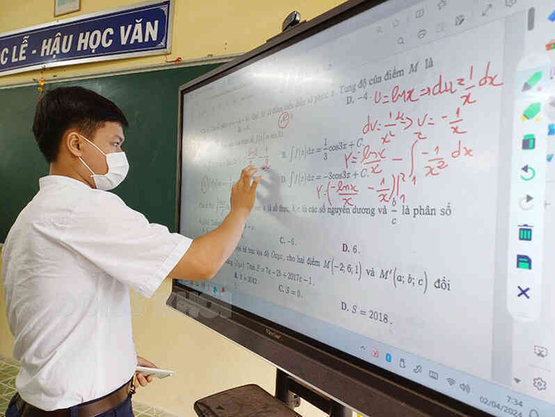 Trường THPT Lê Quí Đôn (Bình Đại) ứng dụng công nghệ thông tin trong dạy và học.