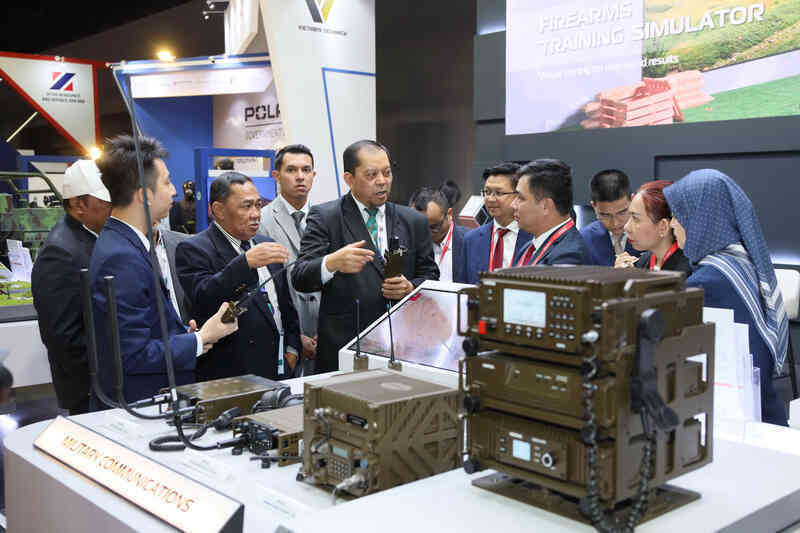 Viettel hợp tác với công ty Malaysia cung cấp sản phẩm quân sự công nghệ cao