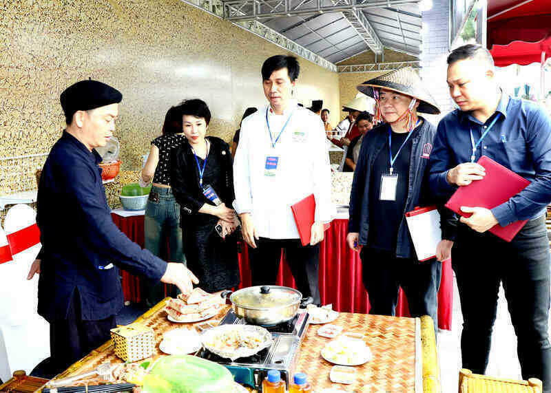 Qua truyền thông số giúp ẩm thực Hà Giang lan tỏa tới du khách thập phương.