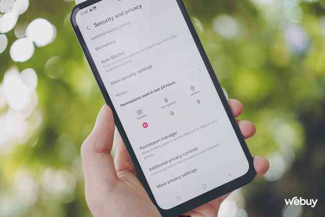 Smartphone 5G đáng mua nhất của Samsung: Thiết kế siêu bền bỉ, pin khủng 6000mAh, có tính năng bảo mật Knox, giá chỉ hơn 4 triệu đồng- Ảnh 32. Smartphone 5G đáng mua nhất của Samsung: Thiết kế siêu bền bỉ, pin khủng 6000mAh, có tính năng bảo mật Knox, giá chỉ hơn 4 triệu đồng- Ảnh 32.
