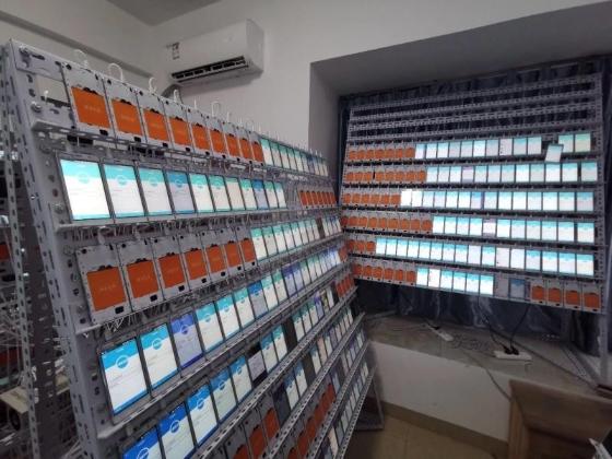 Theo dõi 4 người sử dụng cùng lúc 1.835 điện thoại hoạt động ngày đêm, cảnh sát phát hiện hành vi bất thường trong căn phòng mở điều hoà 24/7- Ảnh 2. Theo dõi 4 người sử dụng cùng lúc 1.835 điện thoại hoạt động ngày đêm, cảnh sát phát hiện hành vi bất thường trong căn phòng mở điều hoà 24/7- Ảnh 2.