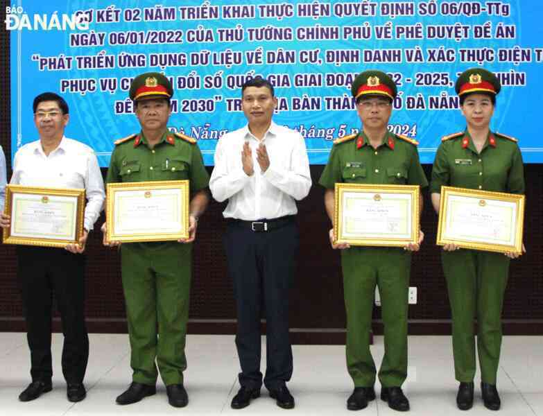 Bảo đảm tiến độ số hóa để kết nối, chia sẻ dữ liệu về dân cư