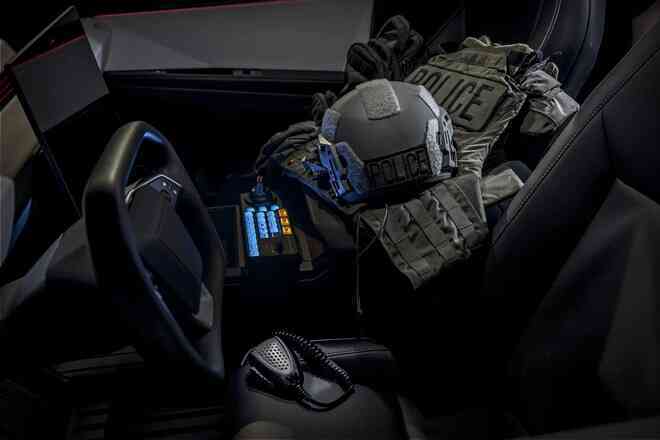 Tesla Cybertruck 'biến hình' sẽ được cung cấp cho các tổ chức cảnh sát Mỹ vào cuối năm nay!- Ảnh 6. Tesla Cybertruck 'biến hình' sẽ được cung cấp cho các tổ chức cảnh sát Mỹ vào cuối năm nay!- Ảnh 6.