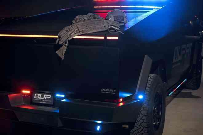 Tesla Cybertruck 'biến hình' sẽ được cung cấp cho các tổ chức cảnh sát Mỹ vào cuối năm nay!- Ảnh 7. Tesla Cybertruck 'biến hình' sẽ được cung cấp cho các tổ chức cảnh sát Mỹ vào cuối năm nay!- Ảnh 7.
