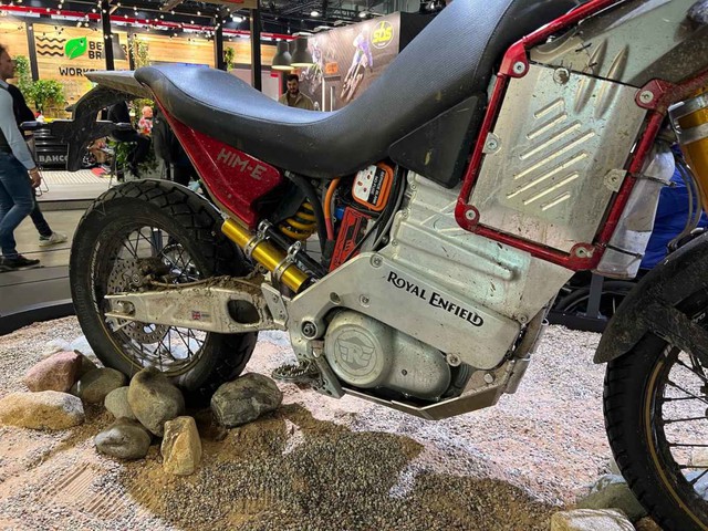 Cận cảnh chiếc xe máy điện đầu tiên của Royal Enfield- Ảnh 4. Cận cảnh chiếc xe máy điện đầu tiên của Royal Enfield- Ảnh 4.