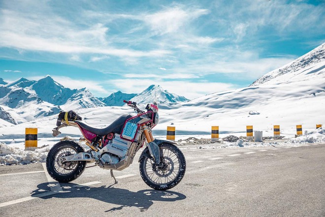 Cận cảnh chiếc xe máy điện đầu tiên của Royal Enfield- Ảnh 10. Cận cảnh chiếc xe máy điện đầu tiên của Royal Enfield- Ảnh 10.