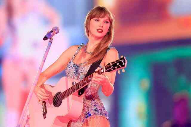 Ca sĩ Taylor Swift khiến Ngân hàng trung ương Anh có thể hoãn hạ lãi suất từ mức cao nhất 16 năm: Sức mạnh 1,27 tỷ USD của ‘Swiftflation’- Ảnh 2. Ca sĩ Taylor Swift khiến Ngân hàng trung ương Anh có thể hoãn hạ lãi suất từ mức cao nhất 16 năm: Sức mạnh 1,27 tỷ USD của ‘Swiftflation’- Ảnh 2.