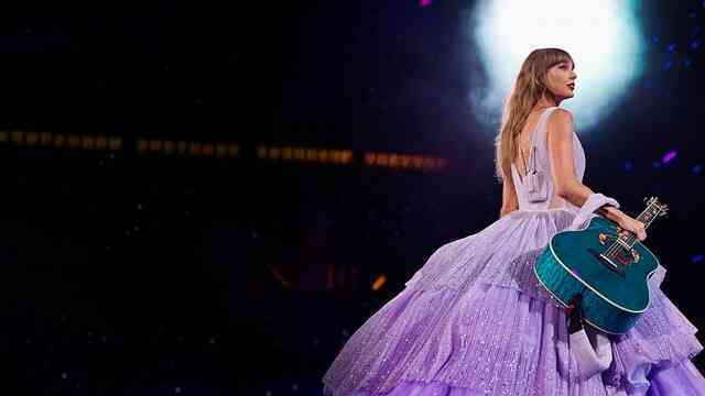 Ca sĩ Taylor Swift khiến Ngân hàng trung ương Anh có thể hoãn hạ lãi suất từ mức cao nhất 16 năm: Sức mạnh 1,27 tỷ USD của ‘Swiftflation’- Ảnh 6. Ca sĩ Taylor Swift khiến Ngân hàng trung ương Anh có thể hoãn hạ lãi suất từ mức cao nhất 16 năm: Sức mạnh 1,27 tỷ USD của ‘Swiftflation’- Ảnh 6.