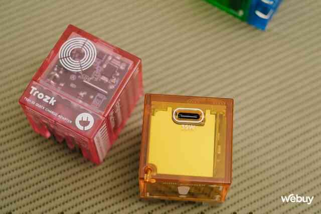 Sạc nhanh siêu gọn cho người dùng hệ Táo: Công suất tới 35W, thiết kế trong suốt nhiều màu sắc, sạc ngon lành cả MacBook Air mà giá chỉ hơn 300.000 đồng- Ảnh 15. Sạc nhanh siêu gọn cho người dùng hệ Táo: Công suất tới 35W, thiết kế trong suốt nhiều màu sắc, sạc ngon lành cả MacBook Air mà giá chỉ hơn 300.000 đồng- Ảnh 15.