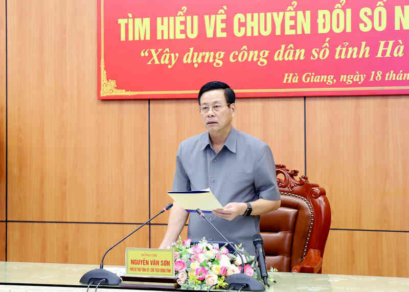 Chủ tịch UBND tỉnh Nguyễn Văn Sơn phát biểu tại buổi phát động cuộc thi.