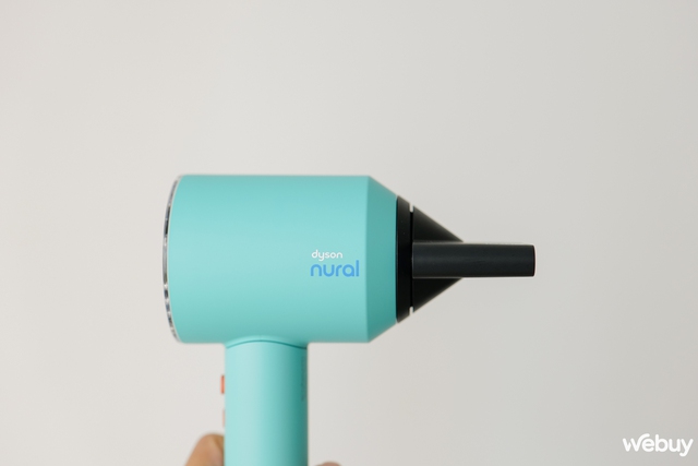 Trên tay máy sấy thông minh mới từ Dyson: Thêm cảm biến nhận diện khoảng cách đầu, tự tăng giảm nhiệt, tặng nhiều đầu sấy- Ảnh 11. Trên tay máy sấy thông minh mới từ Dyson: Thêm cảm biến nhận diện khoảng cách đầu, tự tăng giảm nhiệt, tặng nhiều đầu sấy- Ảnh 11.