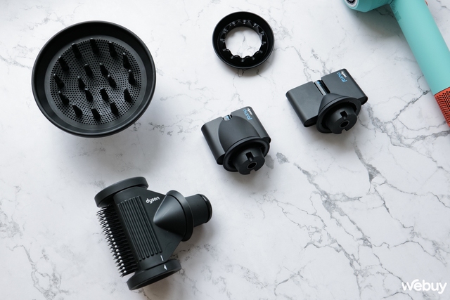 Trên tay máy sấy thông minh mới từ Dyson: Thêm cảm biến nhận diện khoảng cách đầu, tự tăng giảm nhiệt, tặng nhiều đầu sấy- Ảnh 10. Trên tay máy sấy thông minh mới từ Dyson: Thêm cảm biến nhận diện khoảng cách đầu, tự tăng giảm nhiệt, tặng nhiều đầu sấy- Ảnh 10.