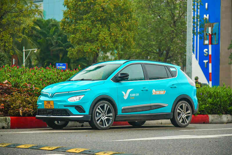 Taxi điện của ông Phạm Nhật Vượng chơi lớn: Tặng tối đa 5 triệu đồng cho khách hàng phản ánh chất lượng dịch vụ- Ảnh 2. Taxi điện của ông Phạm Nhật Vượng chơi lớn: Tặng tối đa 5 triệu đồng cho khách hàng phản ánh chất lượng dịch vụ- Ảnh 2.