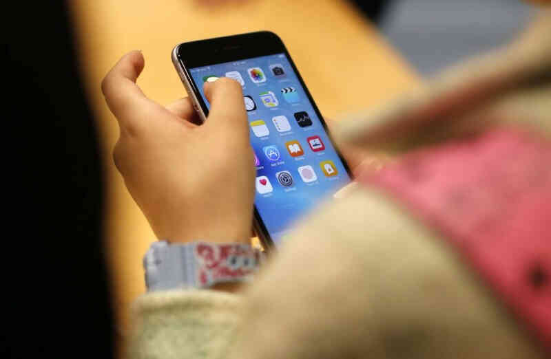Gần nửa triệu học sinh công lập Mỹ bị cấm dùng smartphone và mạng xã hội