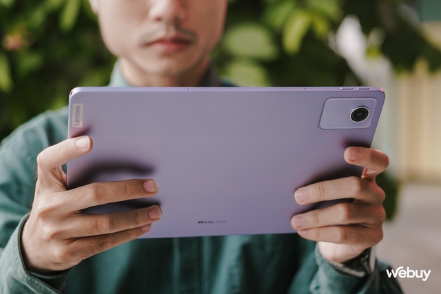 Máy tính bảng này giá siêu rẻ chỉ hơn 3 triệu đồng: Màn hình lớn 11 inch, hiệu năng mạnh trong tầm giá, pin dùng 3 ngày- Ảnh 2. Máy tính bảng này giá siêu rẻ chỉ hơn 3 triệu đồng: Màn hình lớn 11 inch, hiệu năng mạnh trong tầm giá, pin dùng 3 ngày- Ảnh 2.