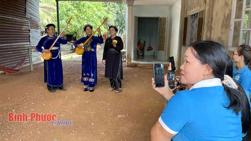 Phụ nữ Bình Phước hòa nhịp chuyển đổi số để tạo ra giá trị mới