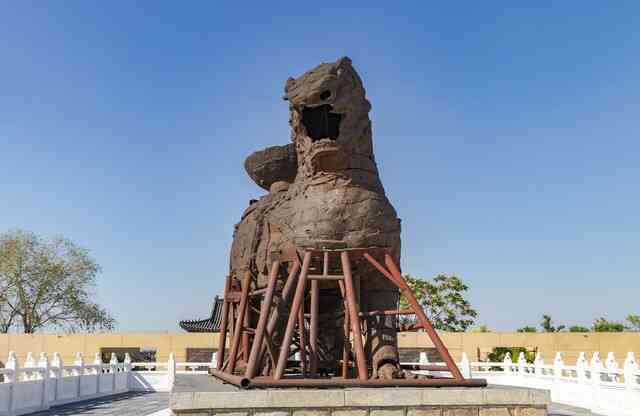 Con sư tử sắt nặng 32 tấn tại Trung Quốc đã tồn tại hàng nghìn năm trước mưa gió, nhưng lại bị đổ do sự bảo vệ 'tự cho mình là đúng' của các chuyên gia!- Ảnh 4. Con sư tử sắt nặng 32 tấn tại Trung Quốc đã tồn tại hàng nghìn năm trước mưa gió, nhưng lại bị đổ do sự bảo vệ 'tự cho mình là đúng' của các chuyên gia!- Ảnh 4.