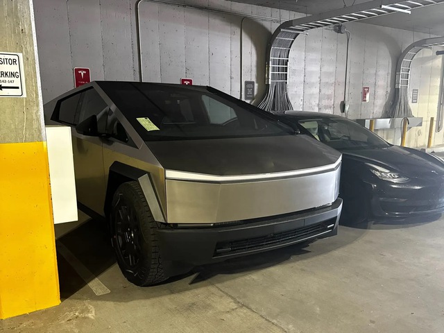 Ham hố mua Cybertruck, người đàn ông hối hận vì xe quá to: Muốn bán cũng không được vì sẽ bị Tesla kiện 50.000 USD