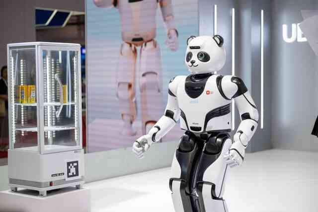 Trung Quốc triển khai robot hình người cao 1m7, tích hợp AI để lắp ráp xe điện cạnh tranh với Tesla