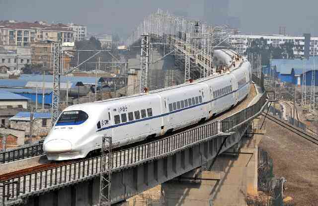 Làm thế nào để phanh một đoàn tàu đang chạy với tốc độ 350km/h trong trường hợp khẩn cấp?
