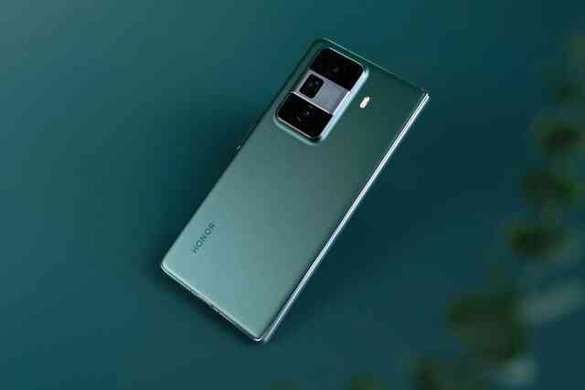 Ra mắt smartphone gập mỏng nhẹ thứ 2 thế giới: Chip Snapdragon 8 Gen 2, giá rẻ hơn cả Galaxy Z Flip6, nhưng muốn mua cũng khó