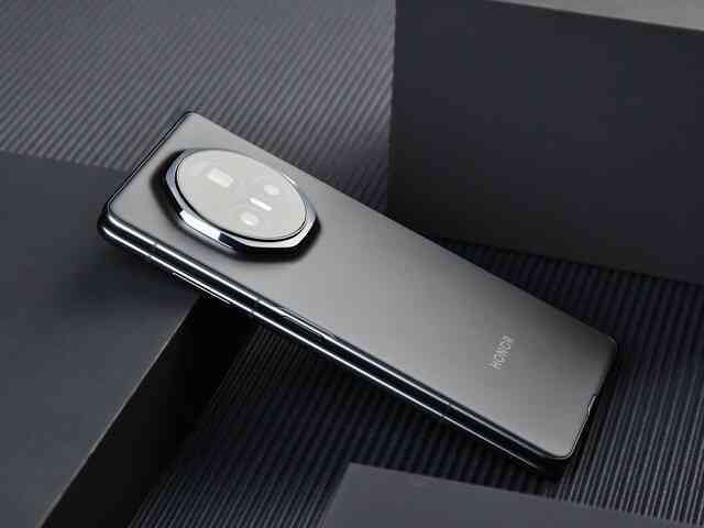 Cận cảnh chiếc smartphone gập mỏng nhẹ nhất thế giới, tới Galaxy Z Fold6 cũng phải "chào thua"- Ảnh 2. Cận cảnh chiếc smartphone gập mỏng nhẹ nhất thế giới, tới Galaxy Z Fold6 cũng phải "chào thua"- Ảnh 2.