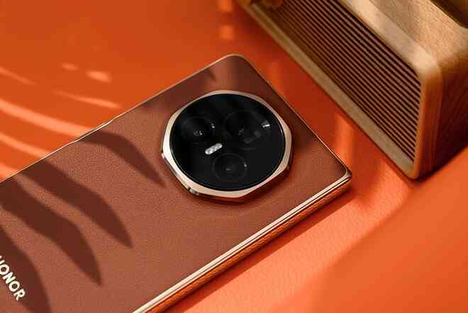 Cận cảnh chiếc smartphone gập mỏng nhẹ nhất thế giới, tới Galaxy Z Fold6 cũng phải "chào thua"- Ảnh 18. Cận cảnh chiếc smartphone gập mỏng nhẹ nhất thế giới, tới Galaxy Z Fold6 cũng phải "chào thua"- Ảnh 18.
