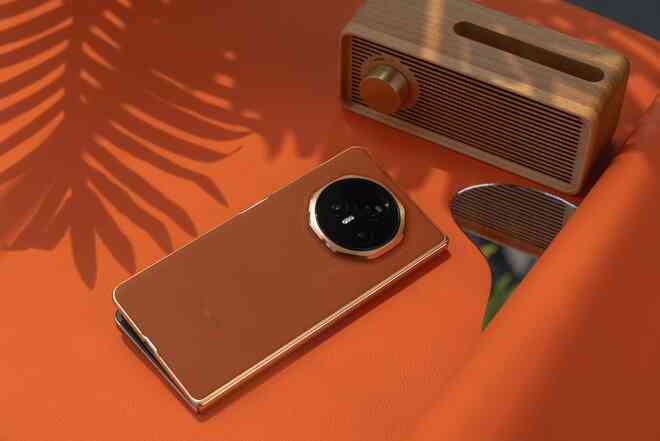 Cận cảnh chiếc smartphone gập mỏng nhẹ nhất thế giới, tới Galaxy Z Fold6 cũng phải "chào thua"- Ảnh 24. Cận cảnh chiếc smartphone gập mỏng nhẹ nhất thế giới, tới Galaxy Z Fold6 cũng phải "chào thua"- Ảnh 24.