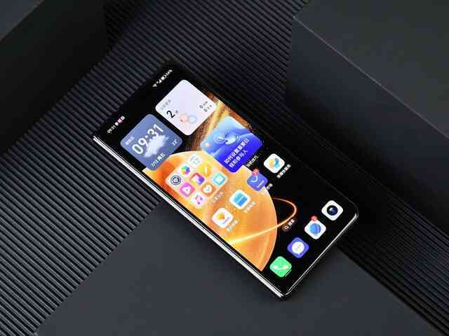 Cận cảnh chiếc smartphone gập mỏng nhẹ nhất thế giới, tới Galaxy Z Fold6 cũng phải "chào thua"- Ảnh 5. Cận cảnh chiếc smartphone gập mỏng nhẹ nhất thế giới, tới Galaxy Z Fold6 cũng phải "chào thua"- Ảnh 5.