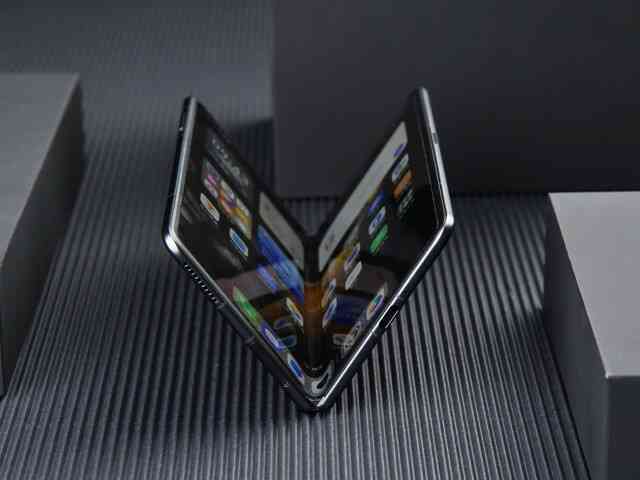 Cận cảnh chiếc smartphone gập mỏng nhẹ nhất thế giới, tới Galaxy Z Fold6 cũng phải "chào thua"- Ảnh 9. Cận cảnh chiếc smartphone gập mỏng nhẹ nhất thế giới, tới Galaxy Z Fold6 cũng phải "chào thua"- Ảnh 9.