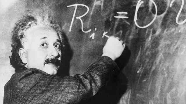 Điểm số thời còn đi học của Albert Einstein là bao nhiêu?
