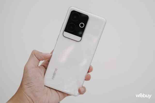 Trên tay điện thoại Snapdragon 8 Gen 3 rẻ nhất thế giới: Giá chưa tới 10 triệu đồng, pin 5800mAh, sạc 120W nhưng dùng ở Việt Nam phải lưu ý điều này- Ảnh 3. Trên tay điện thoại Snapdragon 8 Gen 3 rẻ nhất thế giới: Giá chưa tới 10 triệu đồng, pin 5800mAh, sạc 120W nhưng dùng ở Việt Nam phải lưu ý điều này- Ảnh 3.