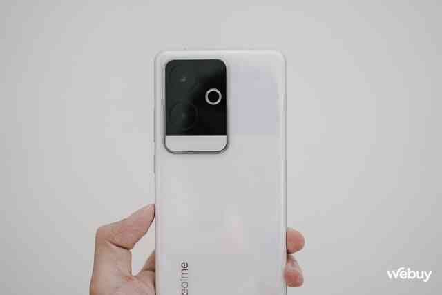 Trên tay điện thoại Snapdragon 8 Gen 3 rẻ nhất thế giới: Giá chưa tới 10 triệu đồng, pin 5800mAh, sạc 120W nhưng dùng ở Việt Nam phải lưu ý điều này- Ảnh 5. Trên tay điện thoại Snapdragon 8 Gen 3 rẻ nhất thế giới: Giá chưa tới 10 triệu đồng, pin 5800mAh, sạc 120W nhưng dùng ở Việt Nam phải lưu ý điều này- Ảnh 5.
