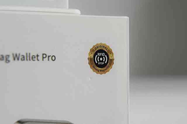 Ví thẻ Magsafe kiêm chân đế Wiwu rẻ bằng 1 nửa nhưng “ngon” hơn Moft, chỉ 1 điểm trừ duy nhất- Ảnh 2. Ví thẻ Magsafe kiêm chân đế Wiwu rẻ bằng 1 nửa nhưng “ngon” hơn Moft, chỉ 1 điểm trừ duy nhất- Ảnh 2.