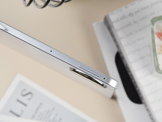 Cận cảnh mẫu máy tính bảng OLED 12 inch mỏng nhẹ như iPad Pro M4, chip Snapdragon 8s Gen 3 mạnh mẽ mà giá chỉ hơn 10 triệu đồng- Ảnh 13. Cận cảnh mẫu máy tính bảng OLED 12 inch mỏng nhẹ như iPad Pro M4, chip Snapdragon 8s Gen 3 mạnh mẽ mà giá chỉ hơn 10 triệu đồng- Ảnh 13.