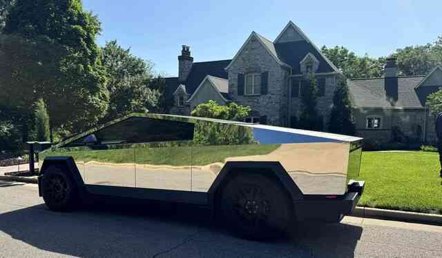 Tesla Cybertruck: Biến 'quái vật thép' thành 'gương soi' với công nghệ đánh bóng đỉnh cao- Ảnh 3. Tesla Cybertruck: Biến 'quái vật thép' thành 'gương soi' với công nghệ đánh bóng đỉnh cao- Ảnh 3.