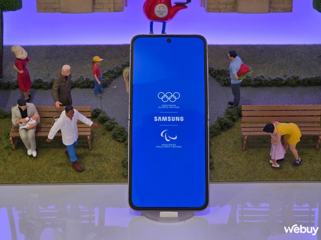 Cầm Galaxy Z Fold6 đến thăm cửa hàng Olympic có-một-không-hai của Samsung tại Paris- Ảnh 16. Cầm Galaxy Z Fold6 đến thăm cửa hàng Olympic có-một-không-hai của Samsung tại Paris- Ảnh 16.