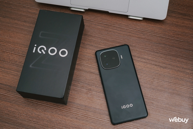 Smartphone này giá chỉ 4,9 triệu đồng: Màn hình OLED 144Hz, chip Snapdragon 7 Gen 3, camera 50MP, pin 6.000mAh