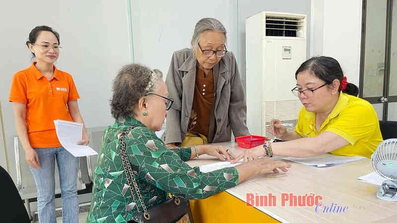 Trả lương hưu, trợ cấp qua tài khoản: An toàn, tiện lợi