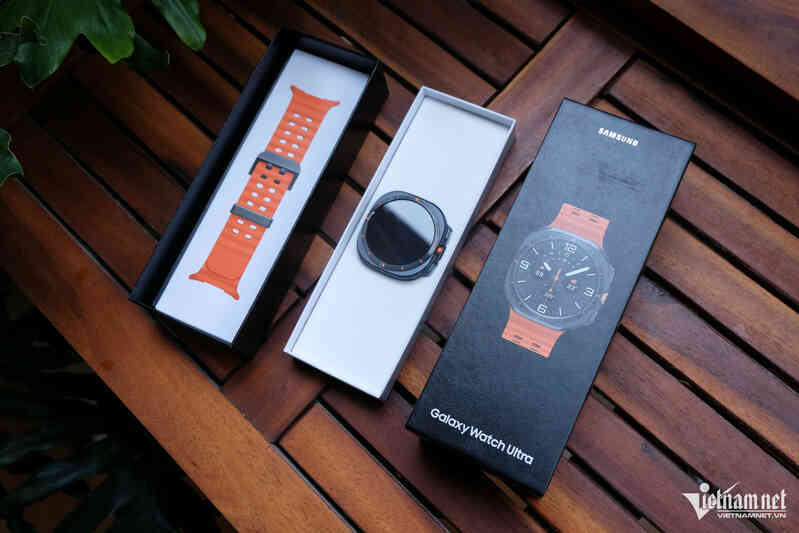 Trên tay Galaxy Watch Ultra, mẫu smartwatch giá bằng cả chiếc xe máy Wave Alpha