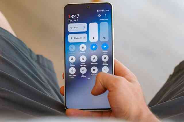 Đây là điện thoại kim loại nguyên khối ở năm 2024: Thiết kế quá đẹp, chip Snapdragon 7+ Gen 3, sạc 100W, giá chỉ hơn 9 triệu đồng- Ảnh 20. Đây là điện thoại kim loại nguyên khối ở năm 2024: Thiết kế quá đẹp, chip Snapdragon 7+ Gen 3, sạc 100W, giá chỉ hơn 9 triệu đồng- Ảnh 20.