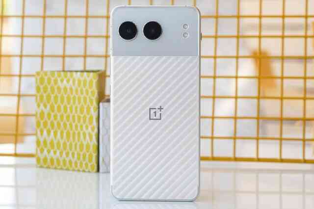 Đây là điện thoại kim loại nguyên khối ở năm 2024: Thiết kế quá đẹp, chip Snapdragon 7+ Gen 3, sạc 100W, giá chỉ hơn 9 triệu đồng- Ảnh 3. Đây là điện thoại kim loại nguyên khối ở năm 2024: Thiết kế quá đẹp, chip Snapdragon 7+ Gen 3, sạc 100W, giá chỉ hơn 9 triệu đồng- Ảnh 3.