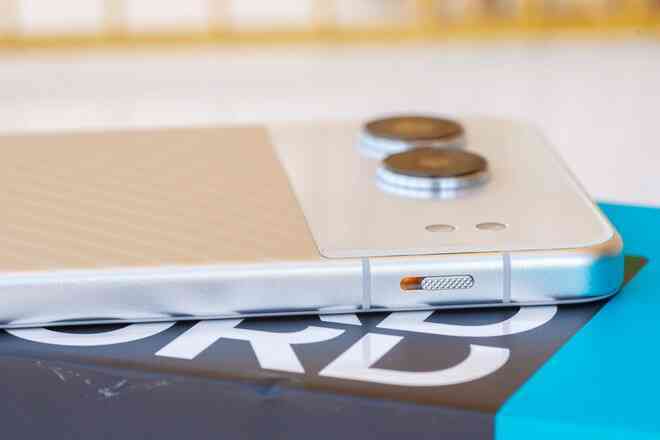 Đây là điện thoại kim loại nguyên khối ở năm 2024: Thiết kế quá đẹp, chip Snapdragon 7+ Gen 3, sạc 100W, giá chỉ hơn 9 triệu đồng- Ảnh 7. Đây là điện thoại kim loại nguyên khối ở năm 2024: Thiết kế quá đẹp, chip Snapdragon 7+ Gen 3, sạc 100W, giá chỉ hơn 9 triệu đồng- Ảnh 7.