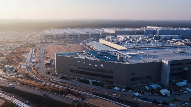 Tesla mở 'hộp đêm kỳ quặc nhất thế giới' tại Berlin Gigafactory